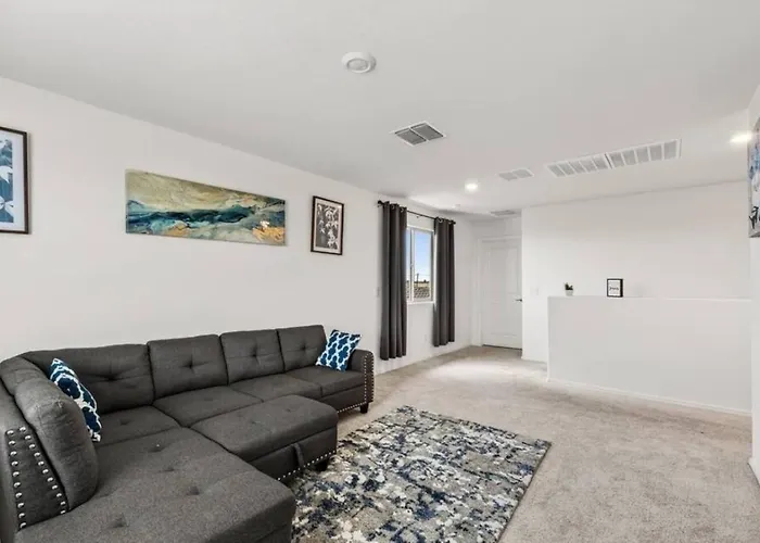 Spacious 4br With Great Wifi Full Kitchen And Easy Access To Local Attractions Holiday home *