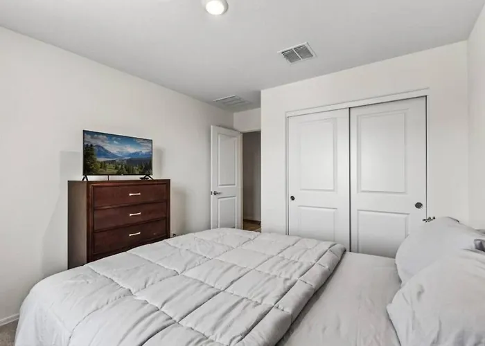 Holiday home Spacious 4br With Great Wifi Full Kitchen And Easy Access To Local Attractions Buckeye