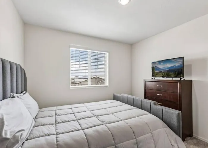 Spacious 4br With Great Wifi Full Kitchen And Easy Access To Local Attractions