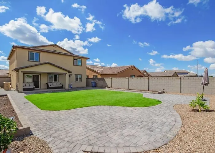 Spacious 4br With Great Wifi Full Kitchen And Easy Access To Local Attractions