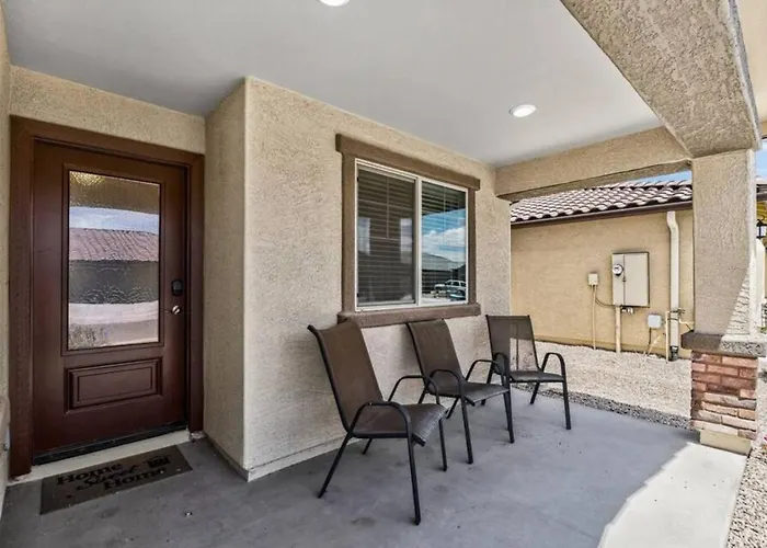 Spacious 4br With Great Wifi Full Kitchen And Easy Access To Local Attractions *